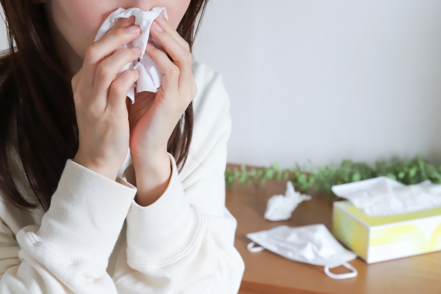 花粉症で悩む女性