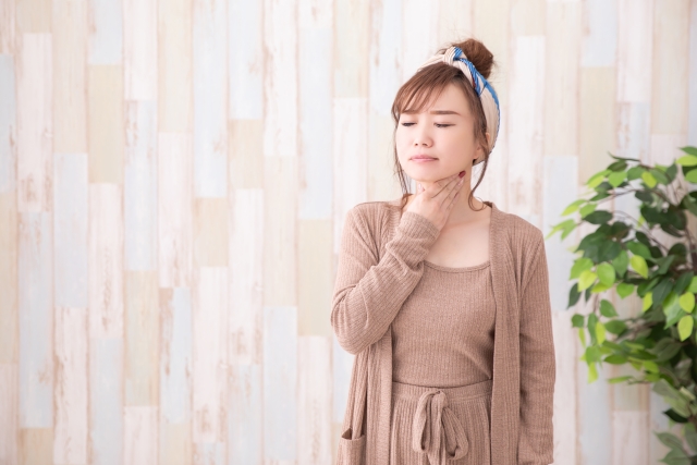 発声障害で悩む女性